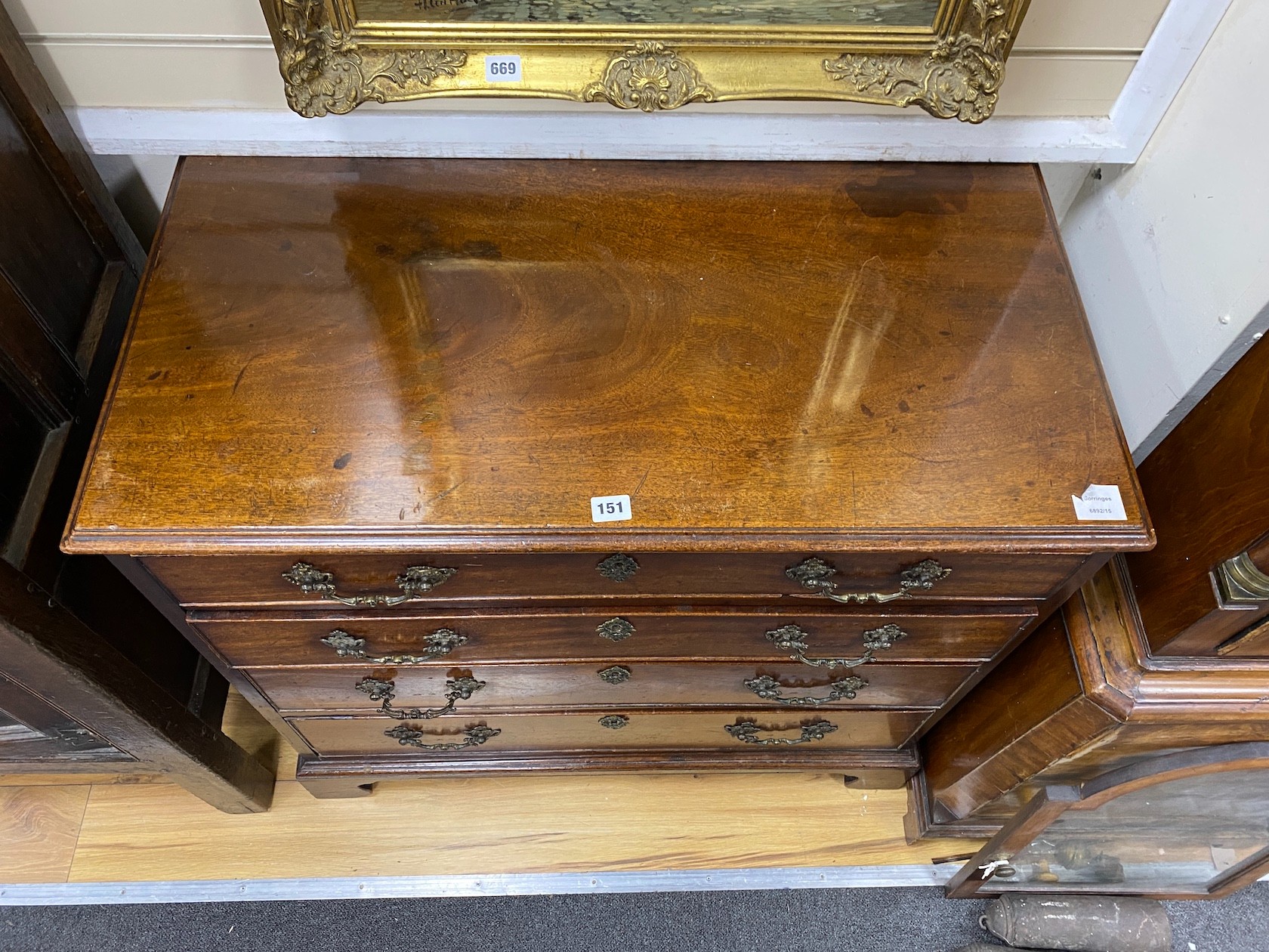 A George III mahogany chest of drawers, width 86cm, depth 48cm, height 83cm